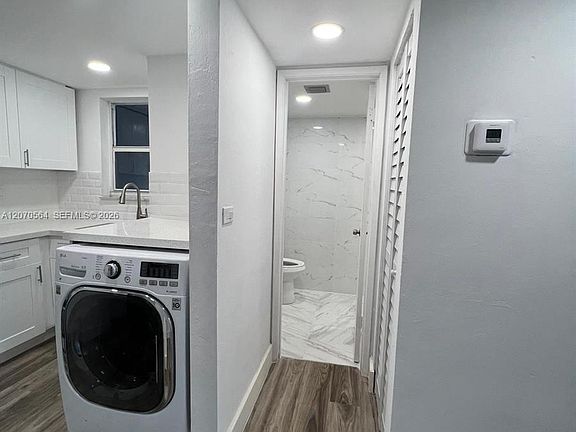 3rd image of 310 Fontainebleau Blvd APT 204