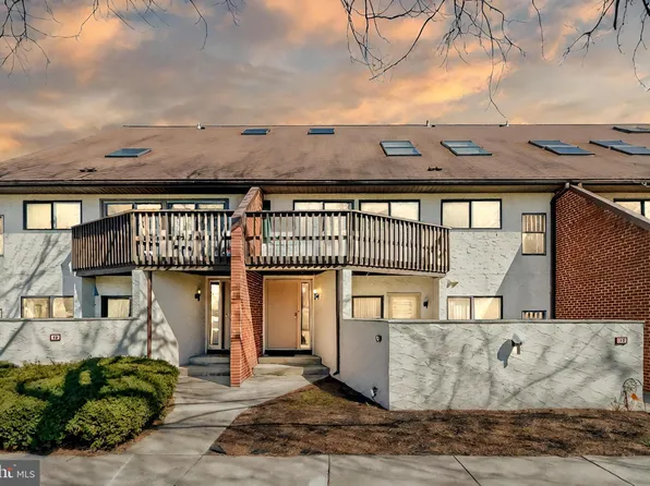 1077 Lancaster Blvd APT 12, Mechanicsburg, PA 17055