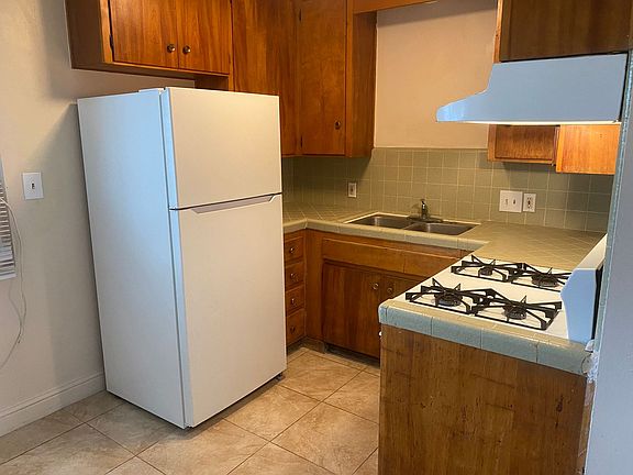 2nd image of 412 Ford St APT 1