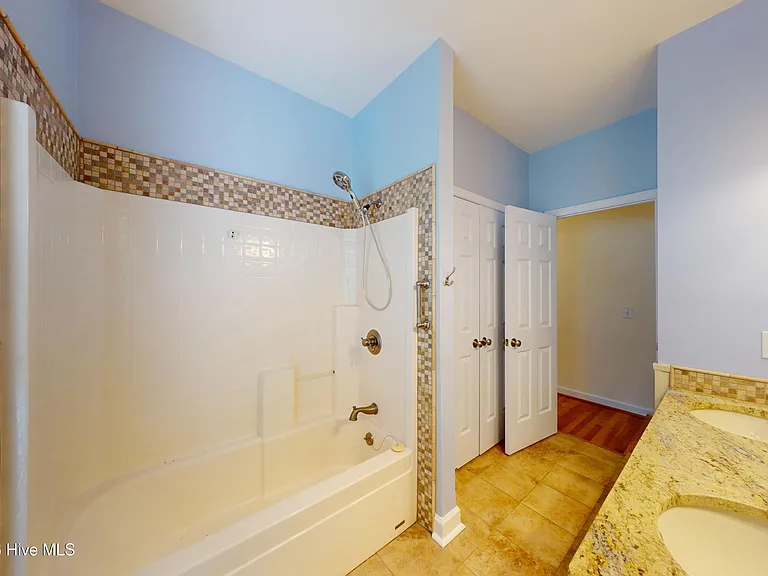 1140 Greenbriar Dr — Photo 28