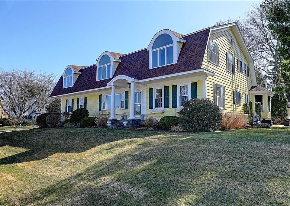 1st image of 49 Hoyt Ave