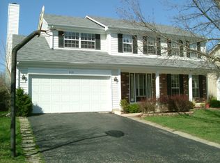 813 Thunderbird Trl, Carol Stream, IL 60188
