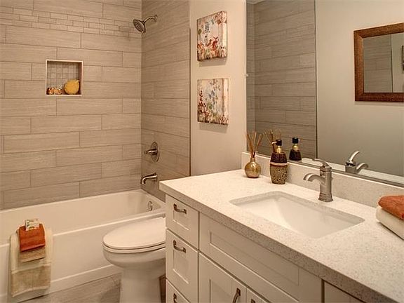 4th image of 121 Buckingham Dr Unit 18