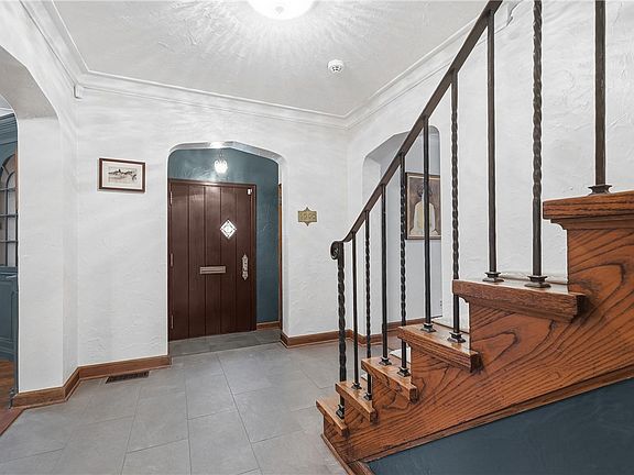 4th image of 43 Hoodridge Dr