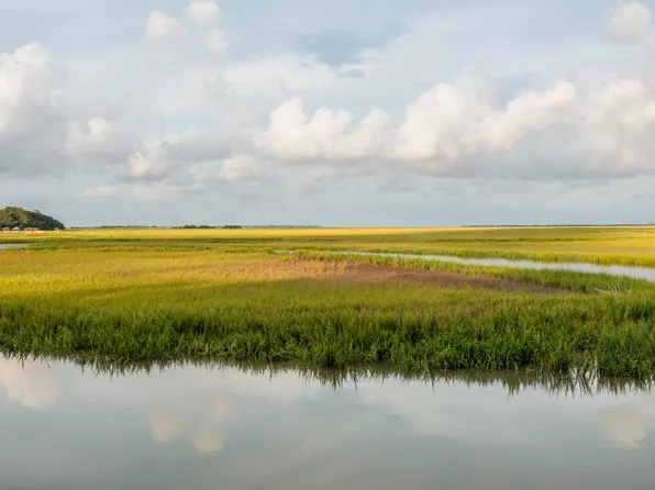 628 Parrot Point Dr, Charleston, SC 29412