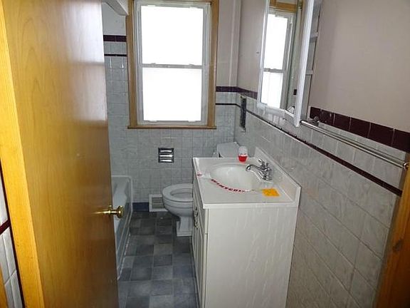 2nd image of 3436 Lucerne Ave