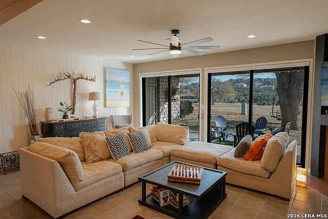 3 bed, 3.0 bath, 2340 sqft, $2,700 — Photo 4
