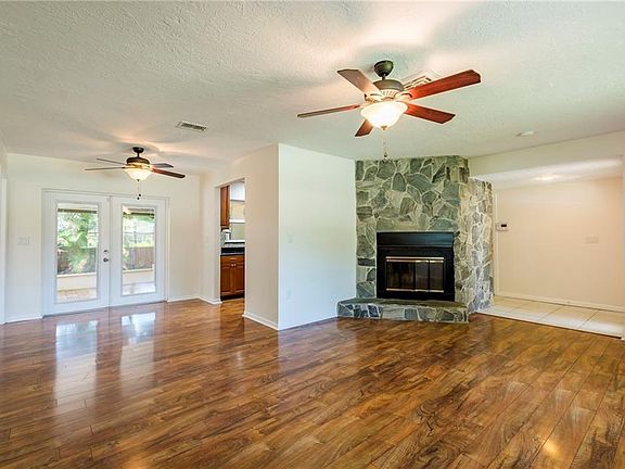 3rd image of 1535 Dinner Bell Ln E