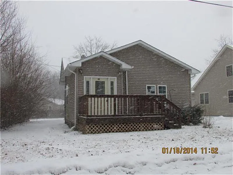 301 Shakespeare St photo 1