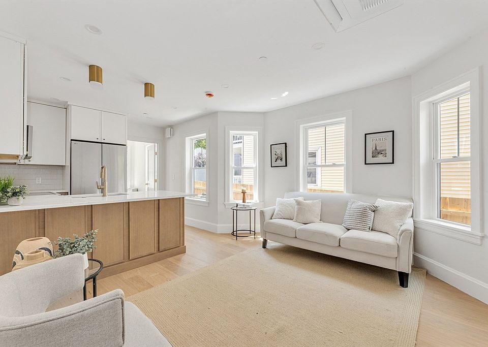 1st image of 3915 Washington St #1