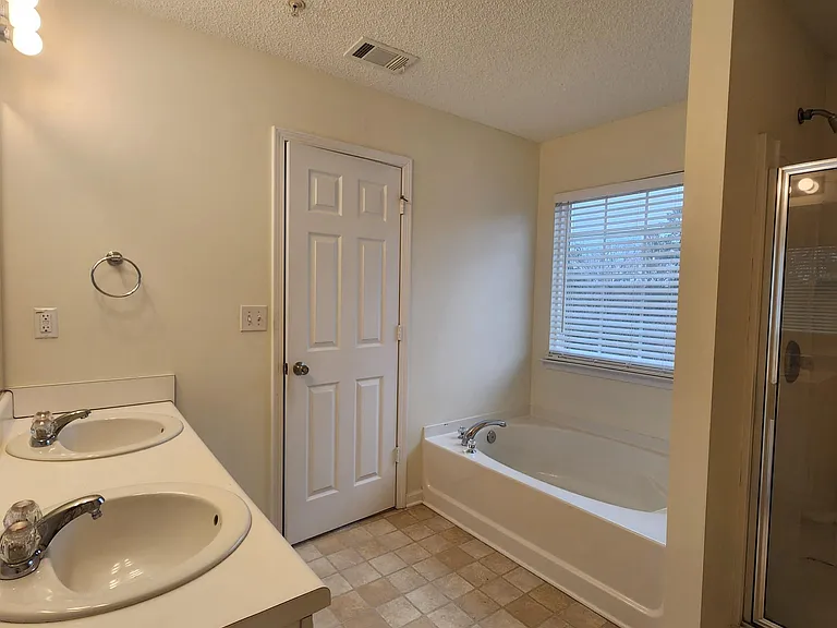 1411 Bay Overlook Dr — Photo 20