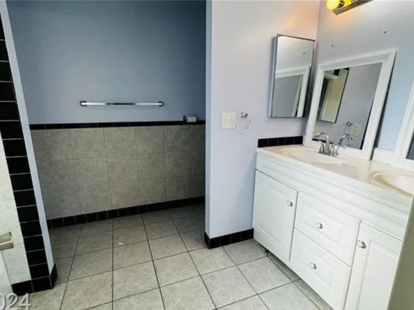 3090 Desmond Ave, Paradise, NV 89121