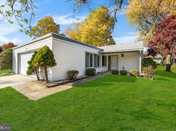 83 C Banyan Plz, Monroe Township, NJ 08831