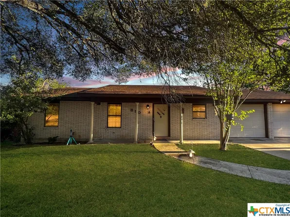 810 Larry Dr, Gonzales, TX 78629