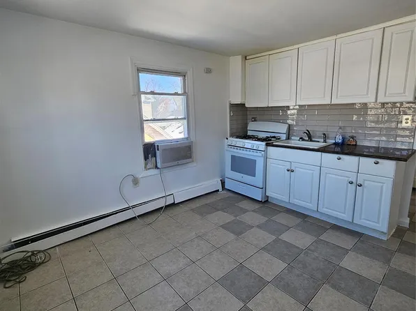 196 S Franklin St, Hempstead, NY 11550