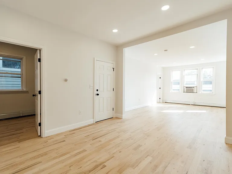 27 W 52nd St — Photo 3