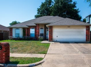 5304 La Viva Ln, Arlington, TX 76017