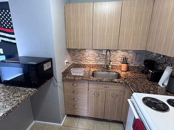5th image of 5701 N Sheridan Rd APT 11D