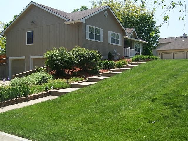 1st image of 3025 Summit Dr