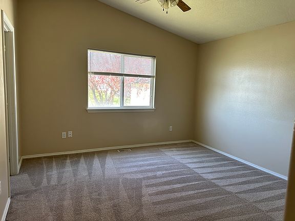 5th image of 719 Whitley Ct