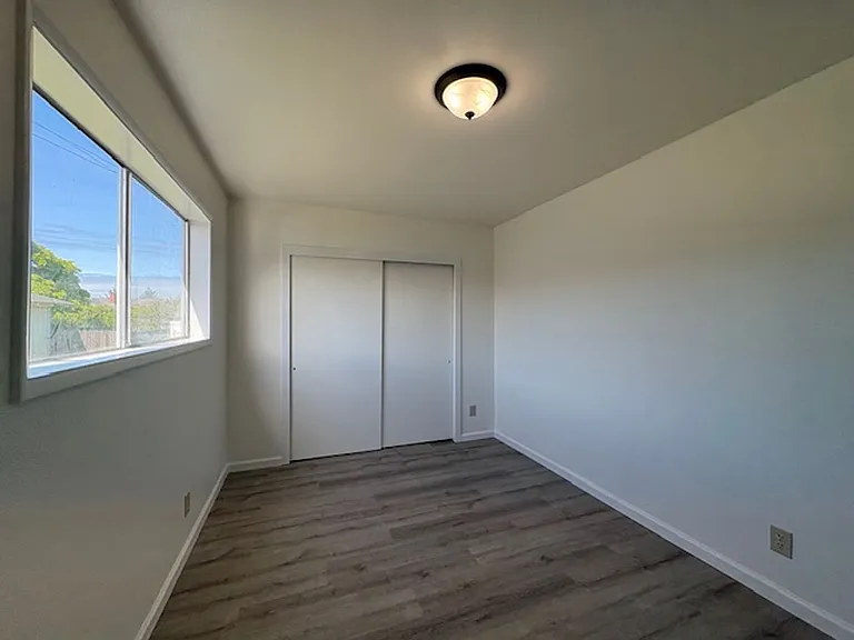 301 S G St — Photo 12