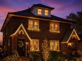 822 Fairview Blvd, Windsor, ON N8S 3E5