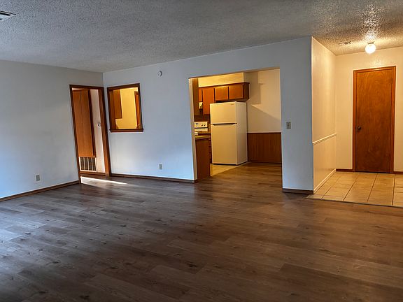 3rd image of 2626 Shoreridge Ave