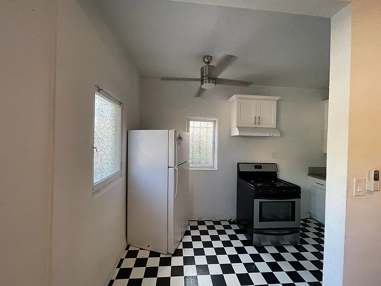 553 Cedar Ave — Photo 27