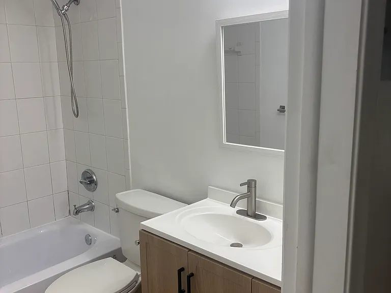 521 NE 45th St #7 — Photo 15