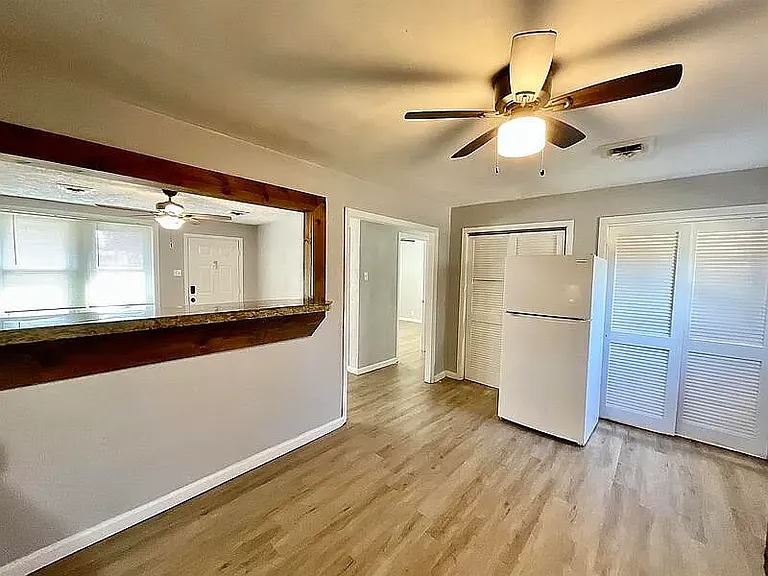 130 Susan Ct — Photo 8