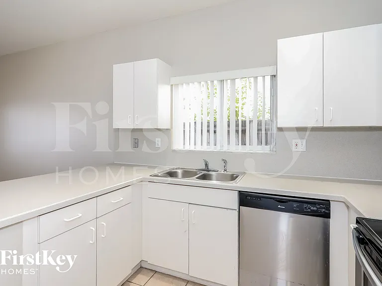 14200 SW 132nd Ave — Photo 9