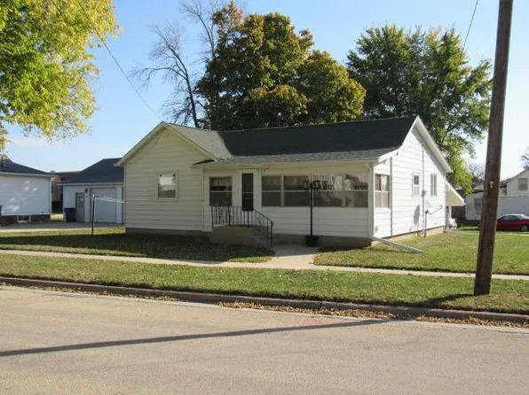315 S Maple St, Monticello, IA 52310