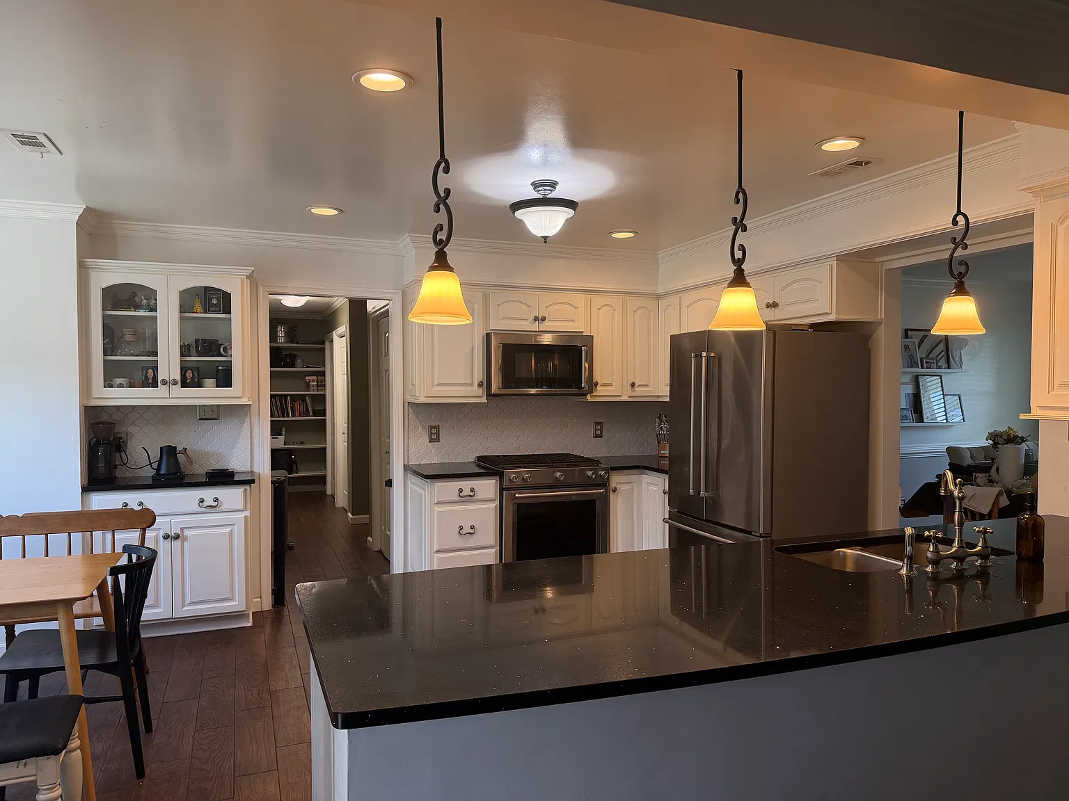 4 bed, 2.5 bath, 2397 sqft, $3,495 — Photo 3