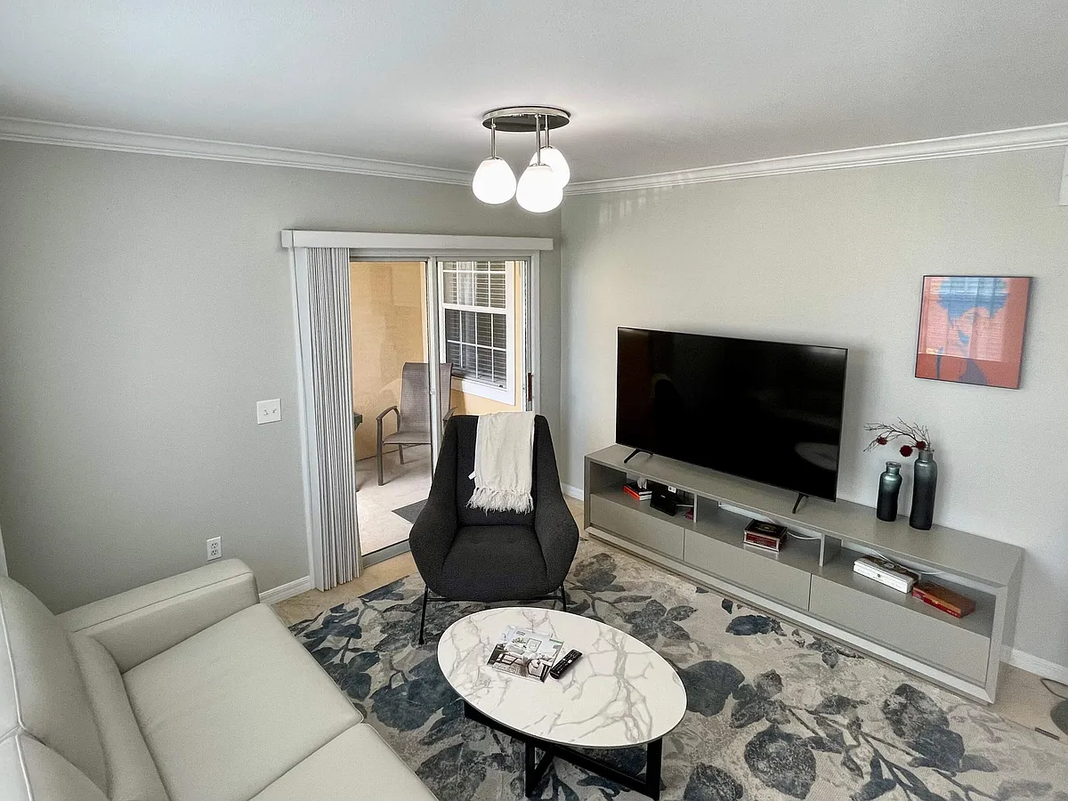 Building Photo - 1110 Villagio Cir #102