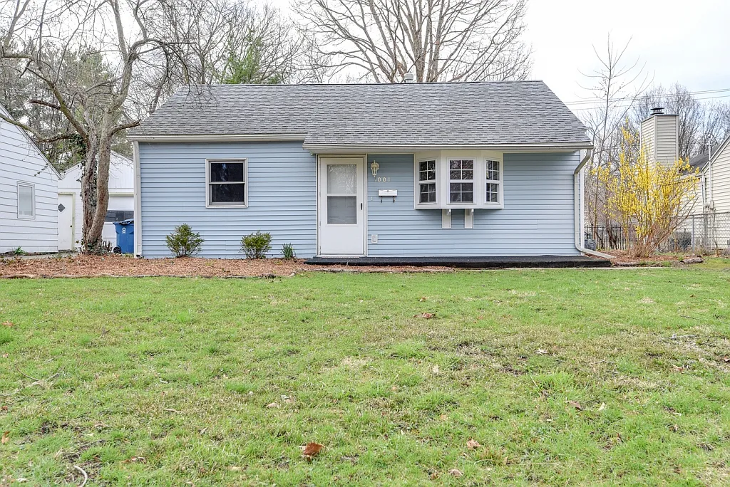 1001 E Fairlawn Dr photo 1