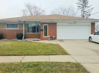 29232 Ridgefield Ave, Warren, MI 48088