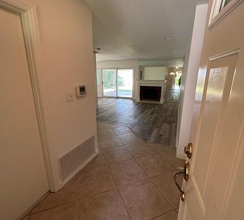 2nd image of 925 W Hacienda Dr