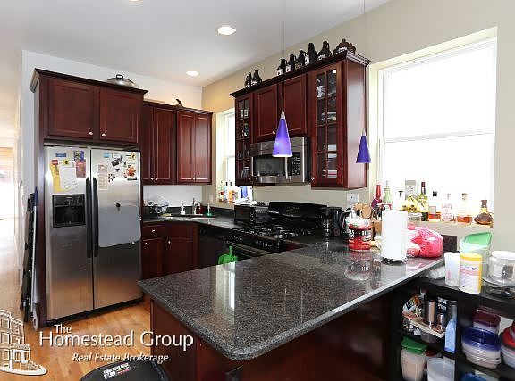 2nd image of 2439 W Homer St #_one_1