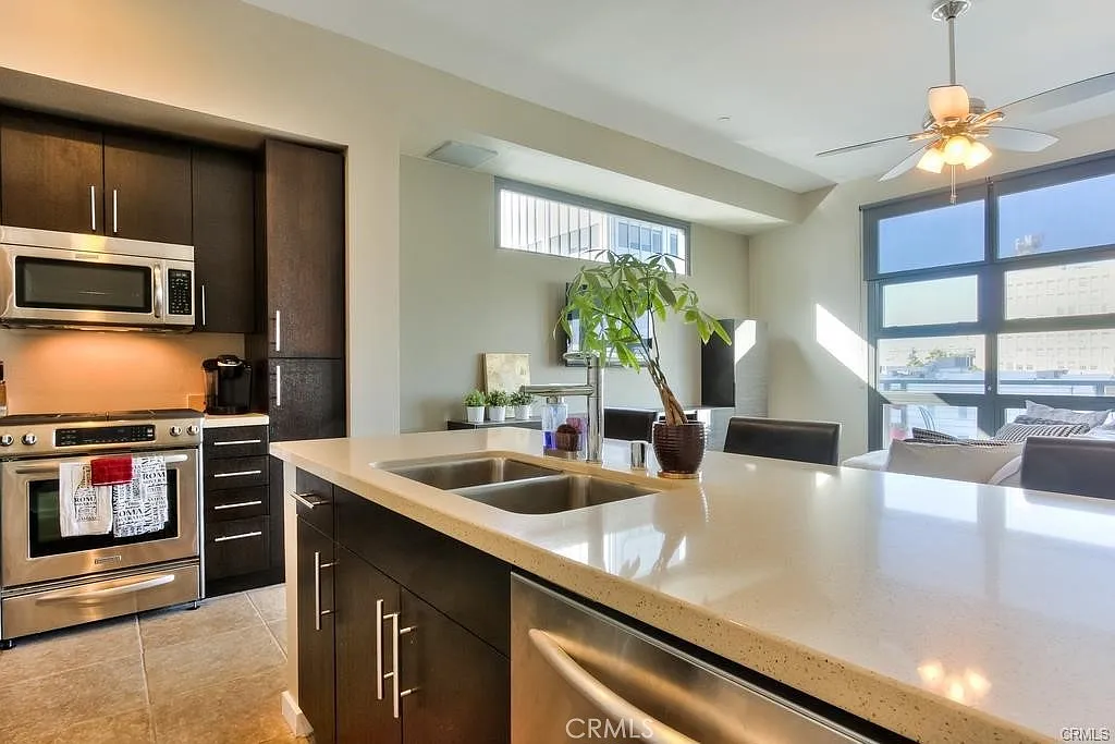 1 bed, 920 sqft, $3,000 — Photo 4
