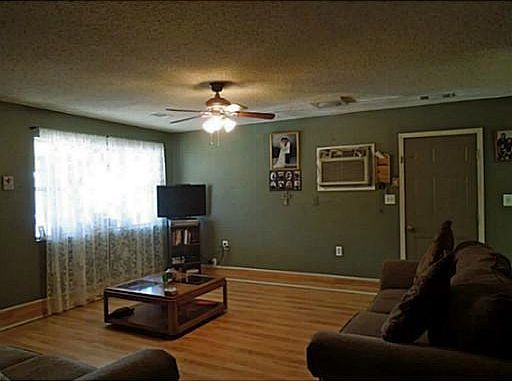 3rd image of 10901 Crestwood Way