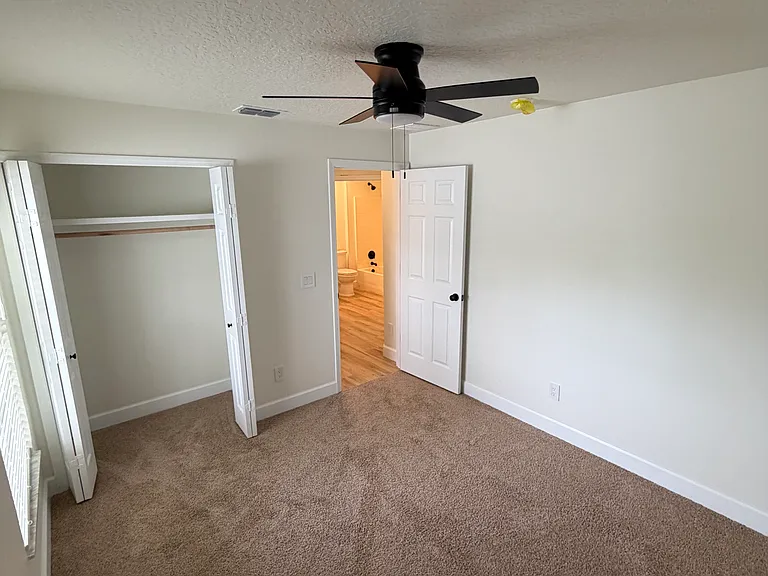 2921 Blackburn Ave — Photo 9