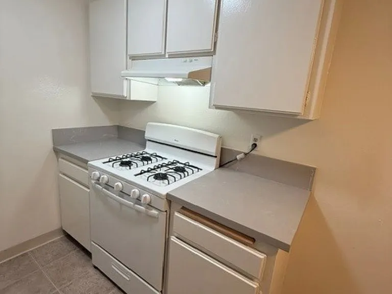Marquis Apartments — Photo 8