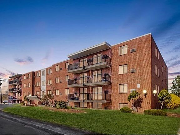 2nd image of 400 Governors Dr APT 39