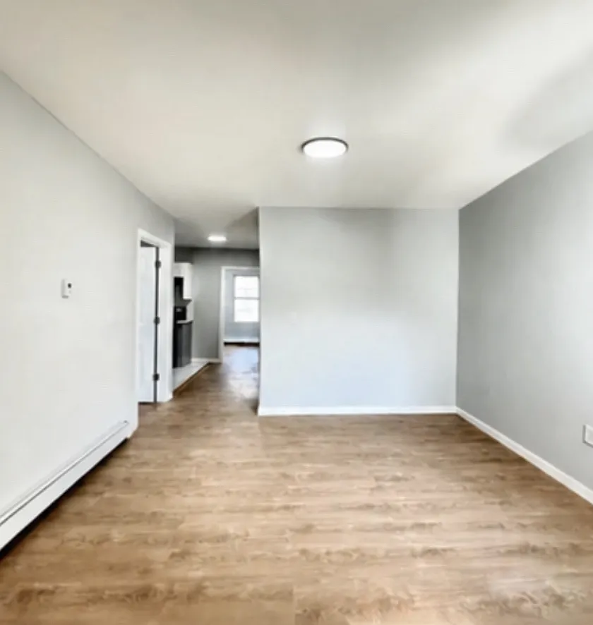 3 bed, $2,000 — Photo 4