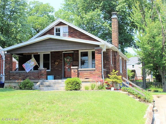 3rd image of 131 W Circle Dr