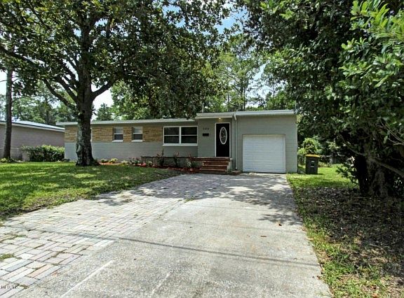 3rd image of 2220 Lou Dr W