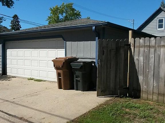 4th image of 827 Manitoba Ave