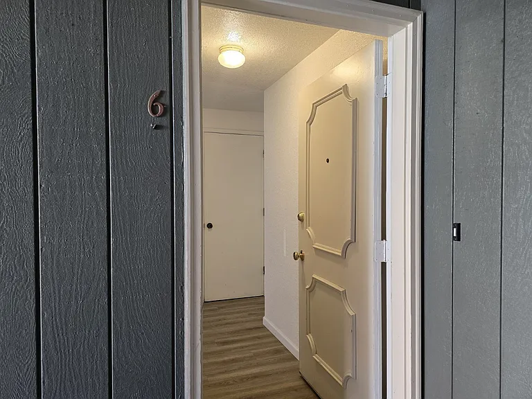2469 NE Kerr St #6 — Photo 11