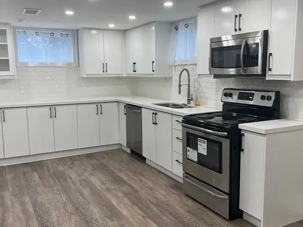 23 Irwin Ave, Aurora, ON L4G 3G1