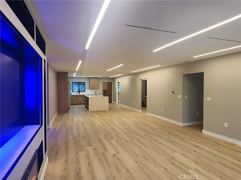 20522 Sherman Way — Photo 12